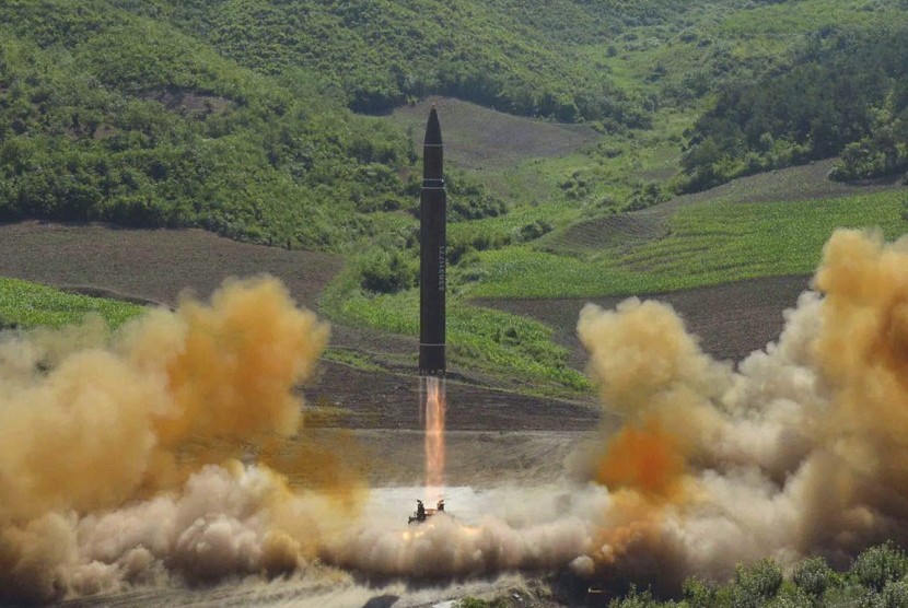 Korea Utara Luncurkan Proyektil ke Laut Jepang