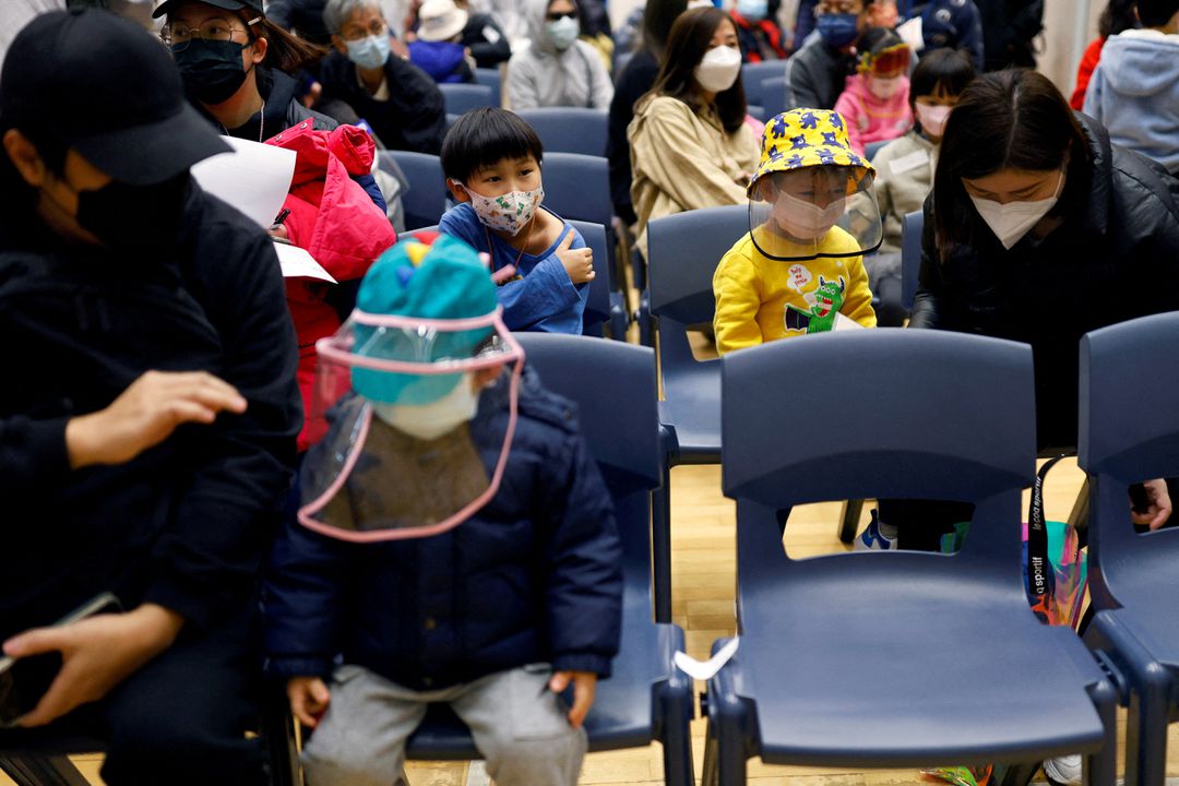 Kasus Harian Melonjak, Hong Kong Izinkan Pengujian COVID di Rumah