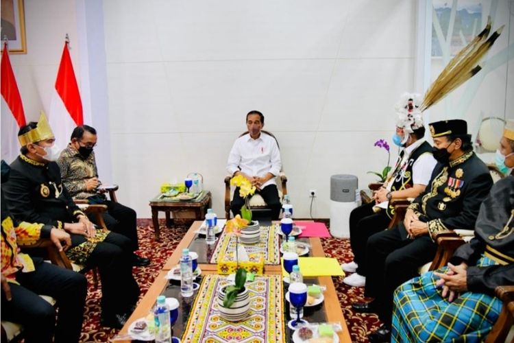 Presiden Jokowi Gelar Pertemuan dengan Tokoh Adat di Kaltim