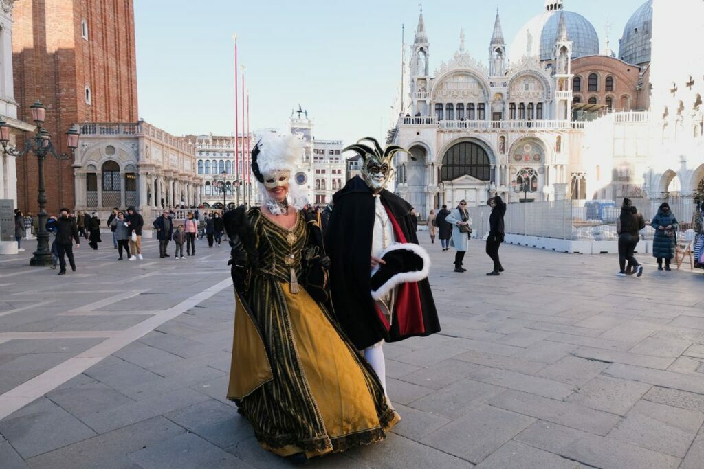 COVID Mereda, Venesia Kembali Gelar 'Karnaval Harapan'