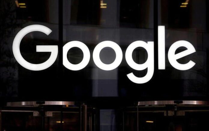 Logo Google terlihat di pintu masuk kantor Google di London, Inggris, 18 Januari 2019. Foto: Reuters.