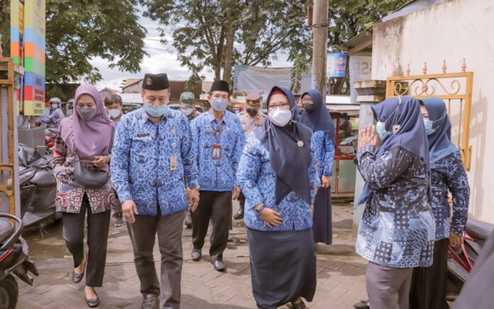 Atasi Kelangkaan, Pemkab Gresik Gelar Operasi Pasar Minyak Goreng Murah