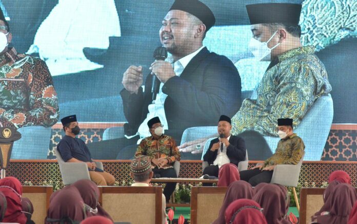 Hadapi Tantangan Teknologi, Bupati Gresik Ajak Santri Kuasai Dakwah Digital