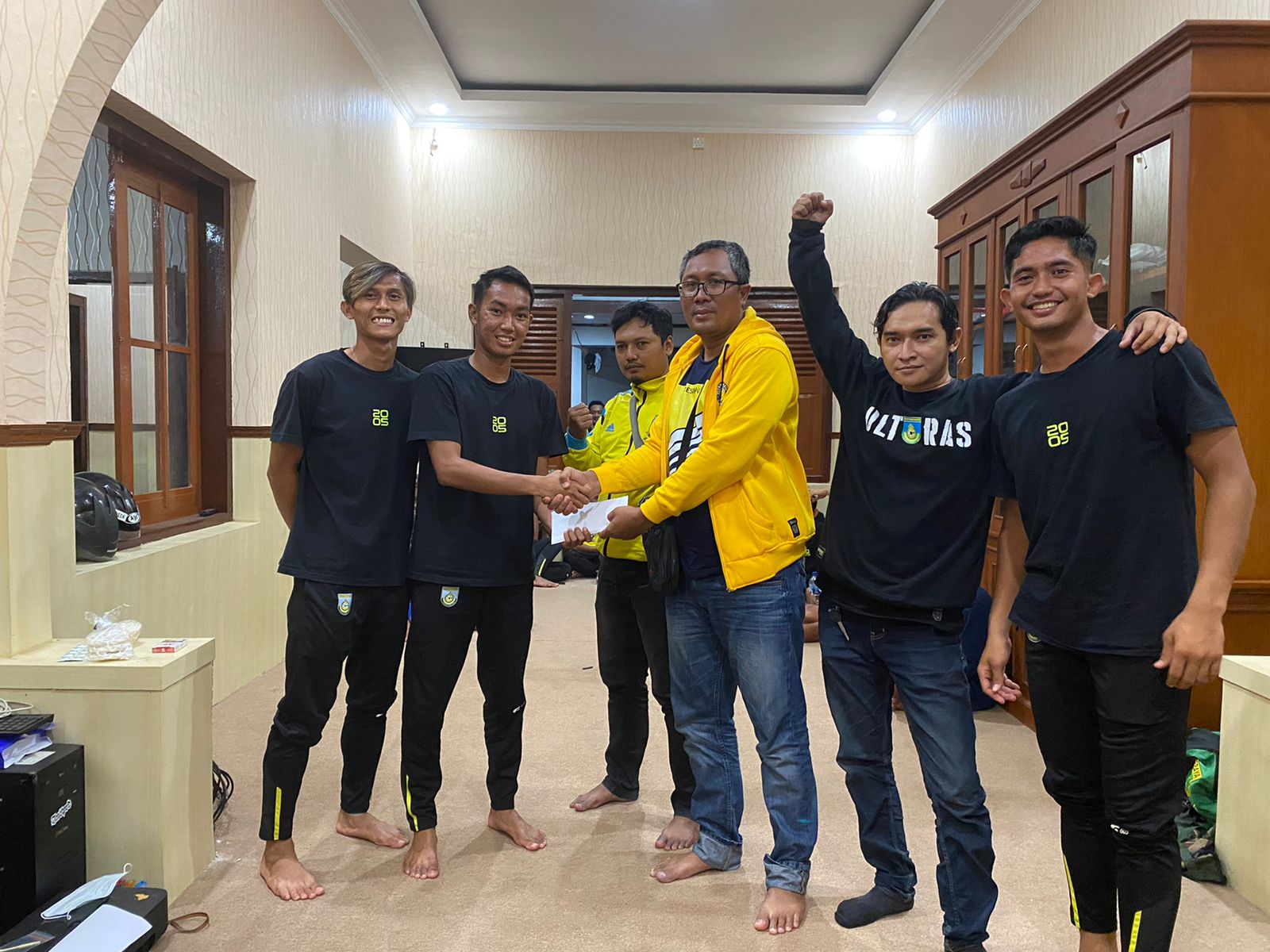 Lolos 16 Besar Liga 3, Suporter Ultras Gresik Patungan Beri Bonus Pemain GU