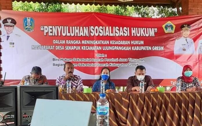 Tingkatkan Kesadaran Hukum, Warga di Desa Wisata Sekapuk Gresik Diberi Penyuluhan