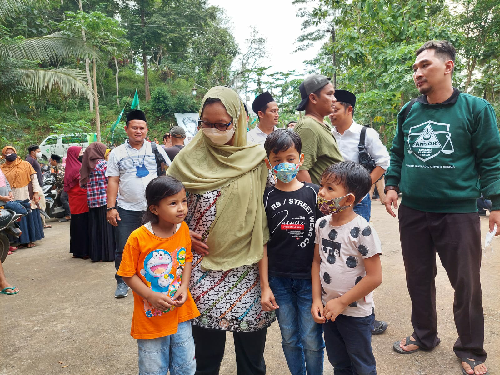 Alissa Qotrunnada Munawaroh Wahid atau Alissa Wahid menyambangi Warga Desa Wadas, Kecamatan Bener, Purworejo, Jawa Tengah. (Foto: Twitter @AlissaWahid)