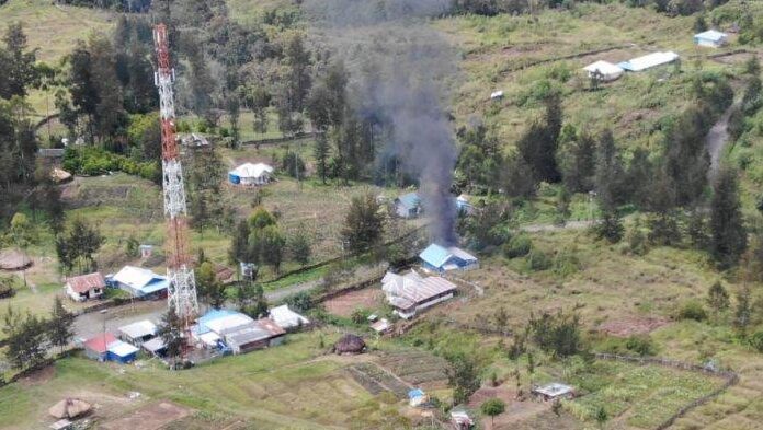 KKB Papua Bakar Rumah Warga dan Tembaki Personil TNI-Polri