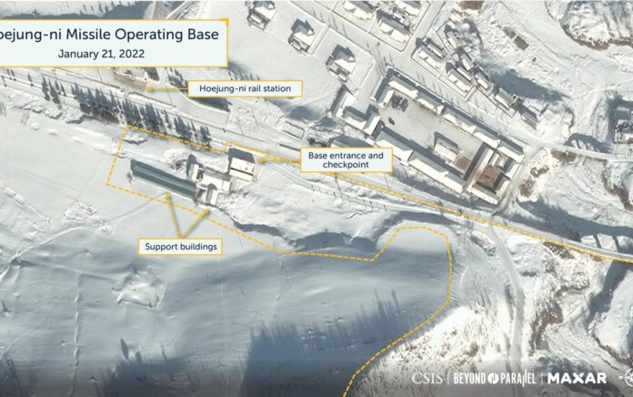 Sebuah citra satelit menunjukkan pintu masuk, keluar dan pos pemeriksaan pangkalan rudal di Provinsi Chagang, Korea Utara, diambil pada 21 Januari 2022. Foto: CSIS/MAXAR.