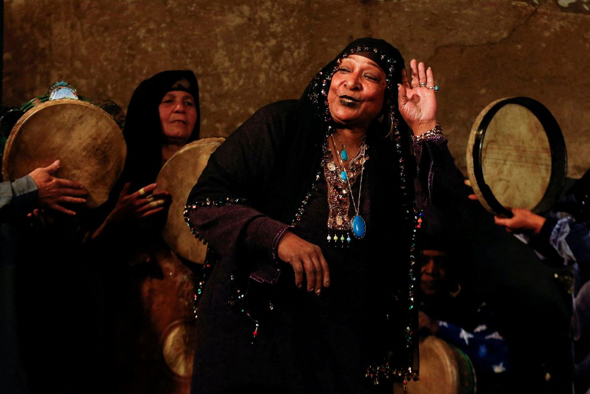 Dipimpin Seorang Wanita, Grup Musik Ansambel Mesir Tetap Hidup