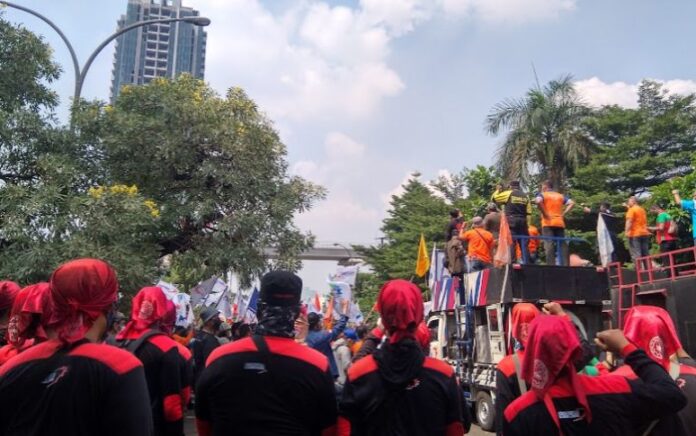 Demo Tolak Aturan JHT, Buruh Tuntut Ida Fauziyah Dicopot