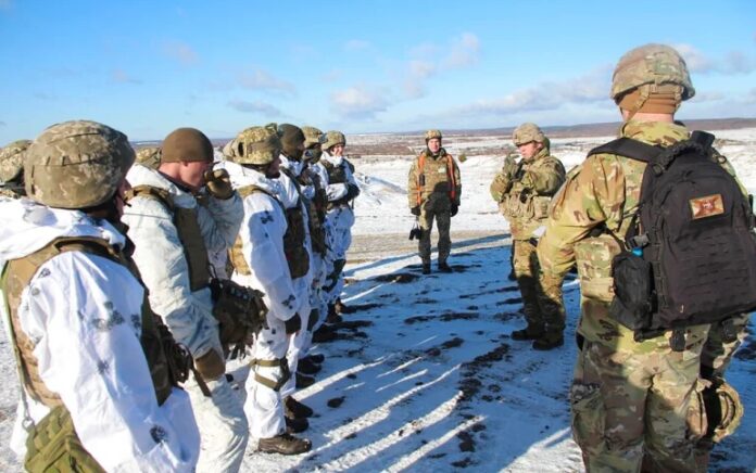 Pasukan Ukraina bersiap. Foto: Layanan Pers Kementerian Pertahanan Ukraina via AP.