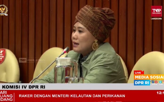 Anggota DPR RI Fraksi PKB Luluk Nur Hamidah dalam Rapat Kerja Komisi IV DPR RI dengan Kementerian Kelautan dan Perikanan Republik Indonesia (KKP RI), Rabu, 23 Maret 2022.