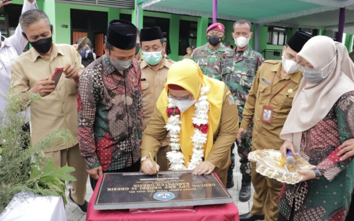 Diresmikan Wakil Bupati, Gedung SMPN 33 Gresik Resmi Beroperasi