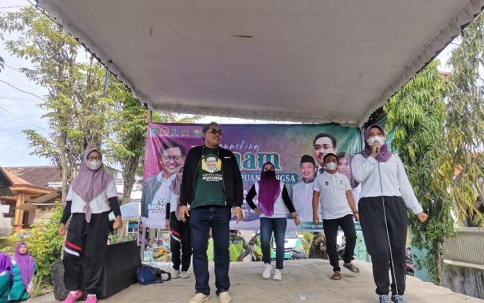 Rindu Semangat Ibu-ibu, Gus Jazil Senam Bareng Perempuan Bangsa Gresik