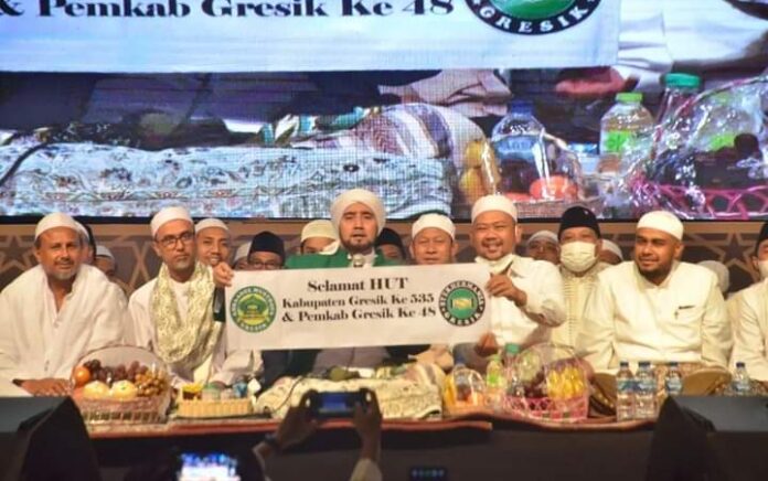 Hari Jadi ke-535, Gresik Bersholawat Bareng Habib Syech Abdul Qodir Assegaf