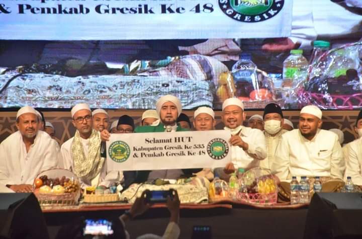 Hari Jadi ke-535, Gresik Bersholawat Bareng Habib Syech Abdul Qodir Assegaf