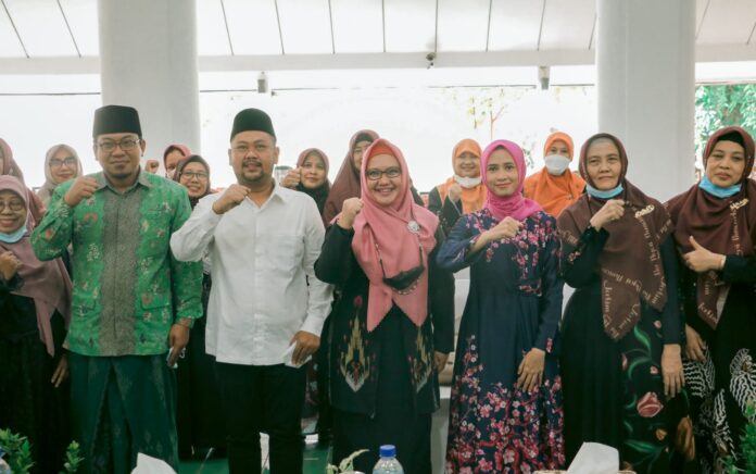Wabup Bu Min Nahkodai Forum Bu Nyai Nusantara Kabupaten Gresik