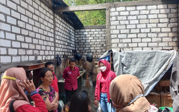Rumah Warga Cerme Hangus Terbakar, Tim PKH Gresik Gerak Cepat Bantu Korban