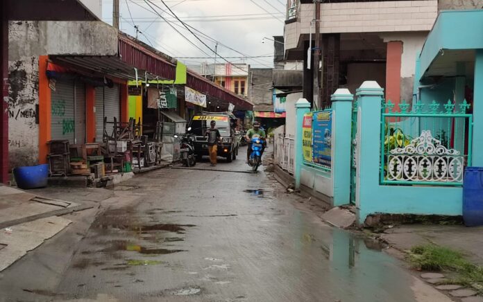 Akses Jalan Penghubung Sempit, Hambat Ekonomi Warga Tiga Desa di Manyar Gresik