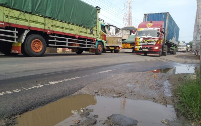 Jembatan Balun Lamongan Ambles, Jalur Pantura Gresik Macet Total