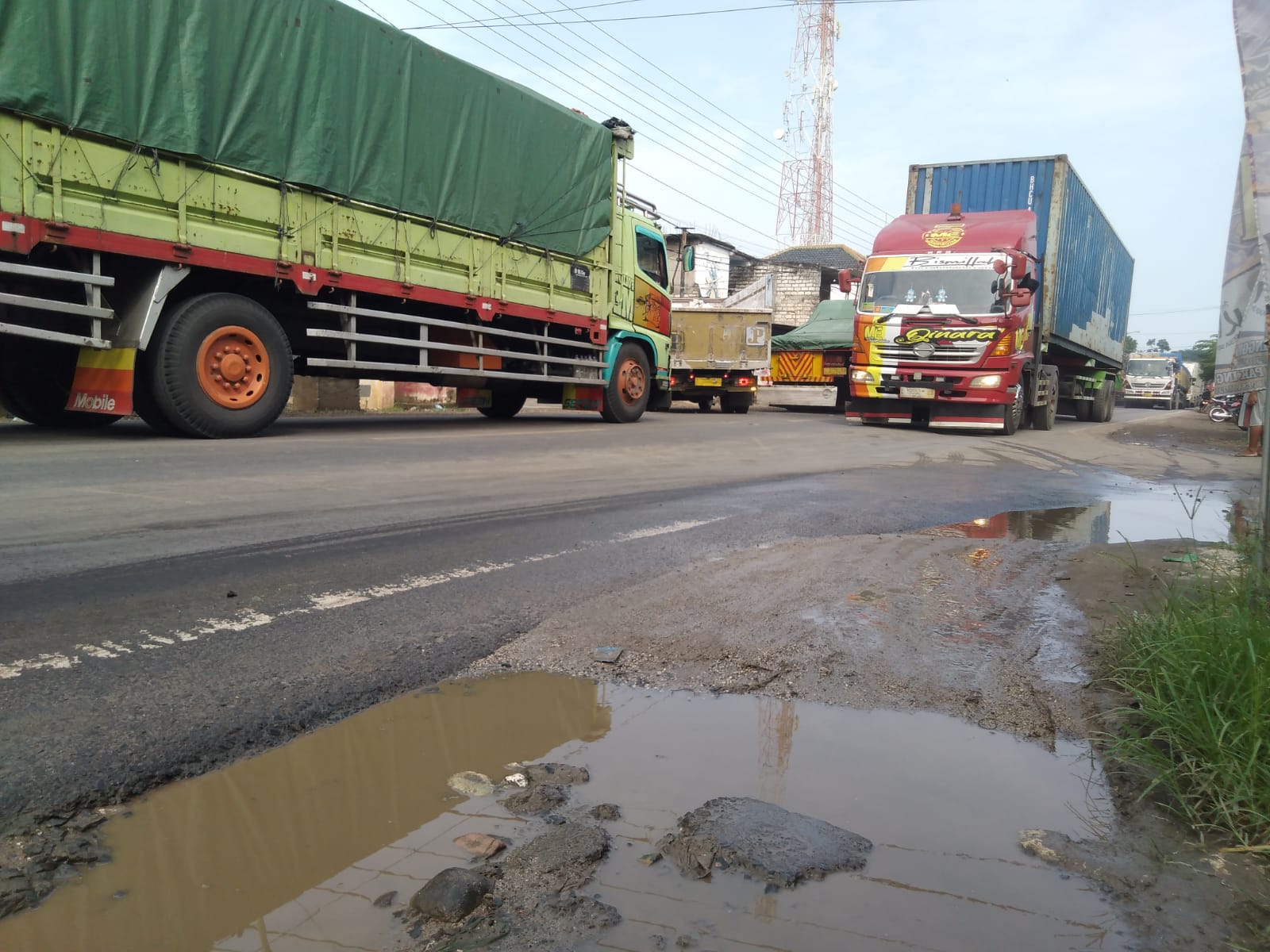 Jembatan Balun Lamongan Ambles, Jalur Pantura Gresik Macet Total