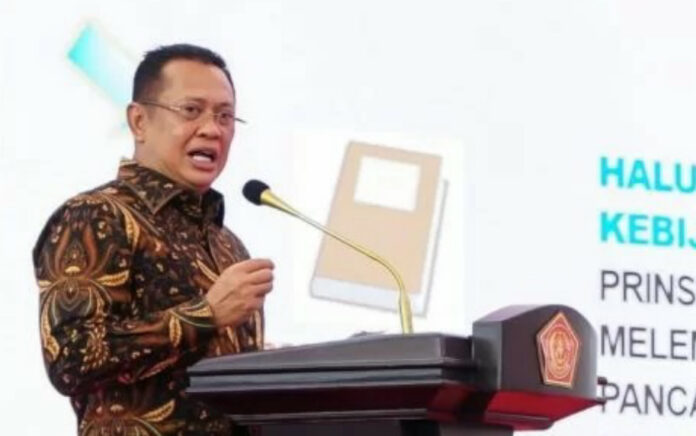 Ketua MPR RI Bambang Soesatyo (Bamsoet), saat memberikan pembekalan kepada peserta Rapim TNI-Polri Tahun 2022, di Mabes TNI Cilangkap, Jakarta Timur, Selasa (1/3). (Foto: Istimewa)