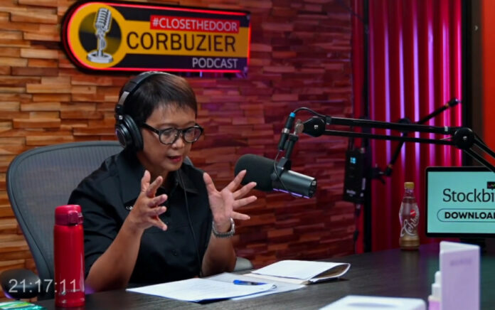 Menteri Luar Negeri Indonesia, Retno Marsudi, saat menjadi tamu dalam podcast close the door, Deddy Corbuzier. (Foto: Tangkap Layar)