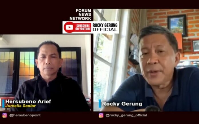 Pengamat Politik Rocky Gerung dan Hersubeno Arief membicarakan kelangkaan minyak goreng dan wacana 3 periode jabatan Presiden Republik Indonesia. (Tangkap Layar)