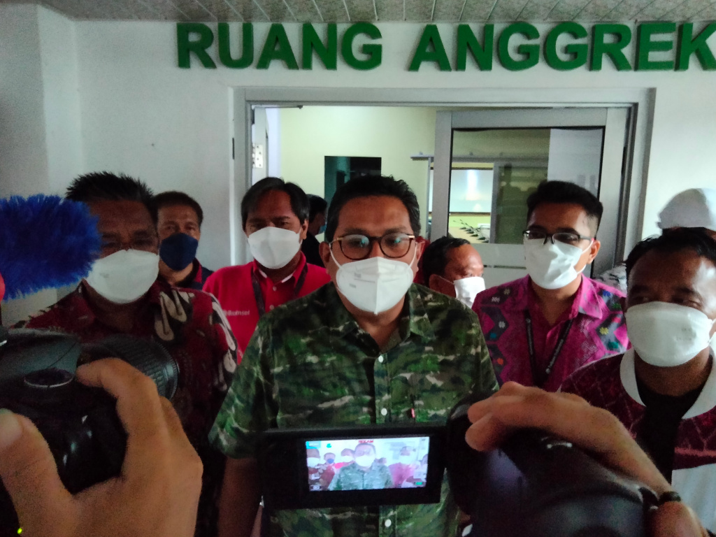 Direktur Jenderal Sumber Daya dan Perangkat Pos dan Informatika (Dirjen SDPPI), Ismail saat Press Conference, Sabtu, (19/3) di Kantor Gubernur Nusa Tenggara Barat. (Foto: Istimewa)