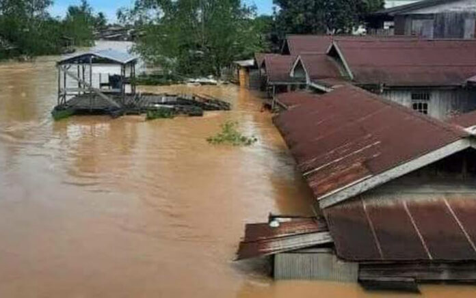 Banjir merendam pemukiman di Kutai Timur, Kaltim. (Foto: dok. Istimewa)