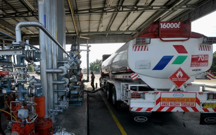 Terminal Pengisian BBM Ujung Berung, Bandung, Jawa Barat. (Foto: Tempo/Tony Hartawan)