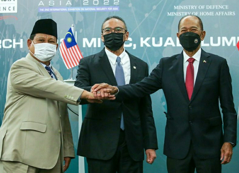 Menhan RI, Menhan Malaysia dan Menhan Filipina bahas kerja sama pertahanan militer. (Foto: Dok. Kemenhan RI)