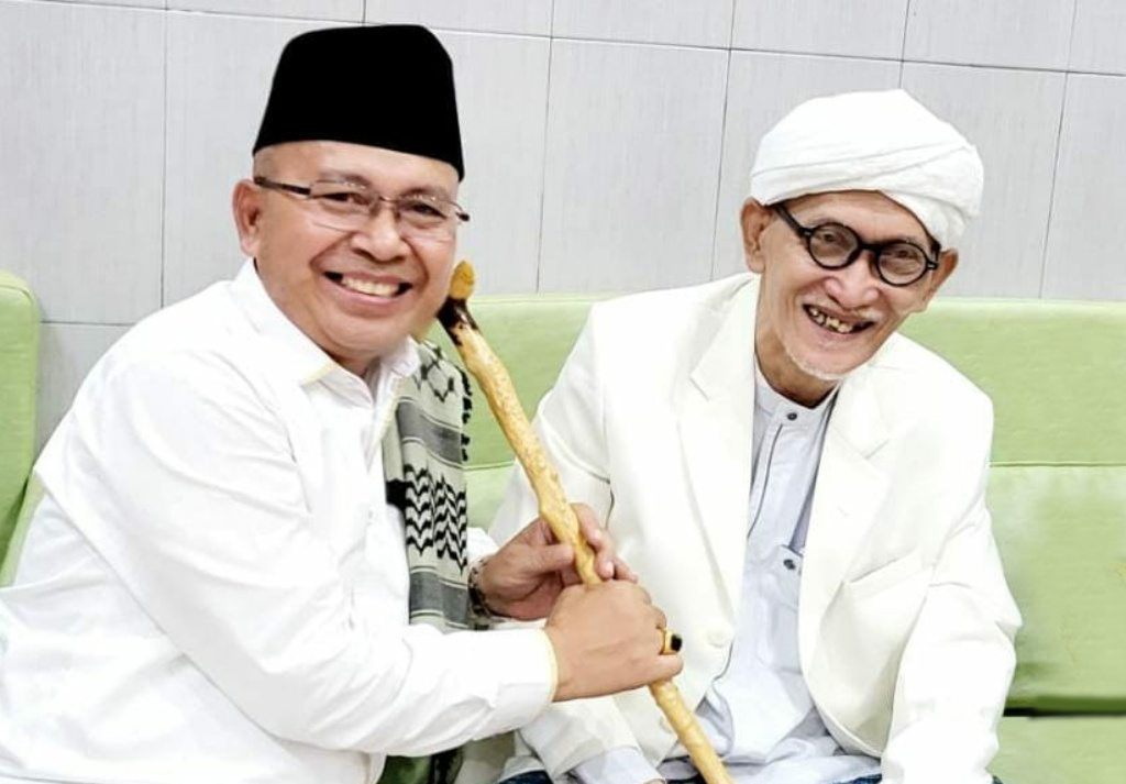 Rektor IAIN Pontianak, Syarif bersama Rais Aam PBNU KH Miftachul Akhyar. (Foto: Istimewa)