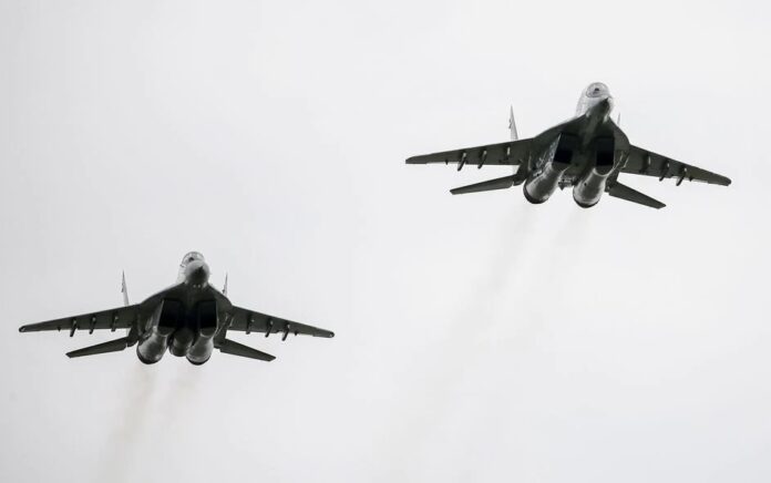 Pesawat tempur MIG-29 terbang di pangkalan udara militer di Vasylkiv, Ukraina, 3 Agustus 2016. Foto: Reuters.