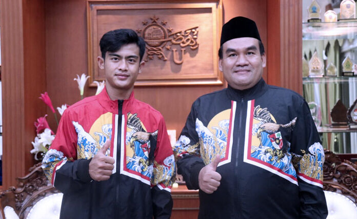 Pratama Arhan foto bersama Bupati Blora