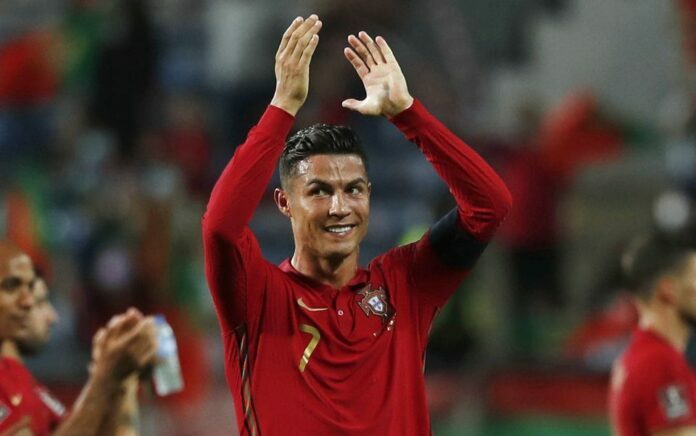 Ronaldo menjadi kapten kesebalasan Potugal dalam kualifikasi Piala Dunia 2022 (foto: Reuters)