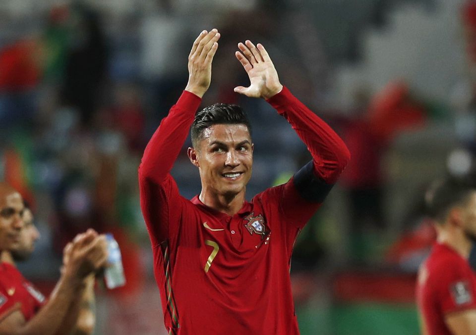 Ronaldo menjadi kapten kesebalasan Potugal dalam kualifikasi Piala Dunia 2022 (foto: Reuters)