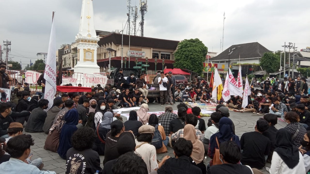 Aksi Aliansi Solidaritas untuk Wadas (ASUW) Chapter Jogja, di Tugu Yogyakarta, Selasa (22/3). (Foto: Beritabaru.co/Aris)