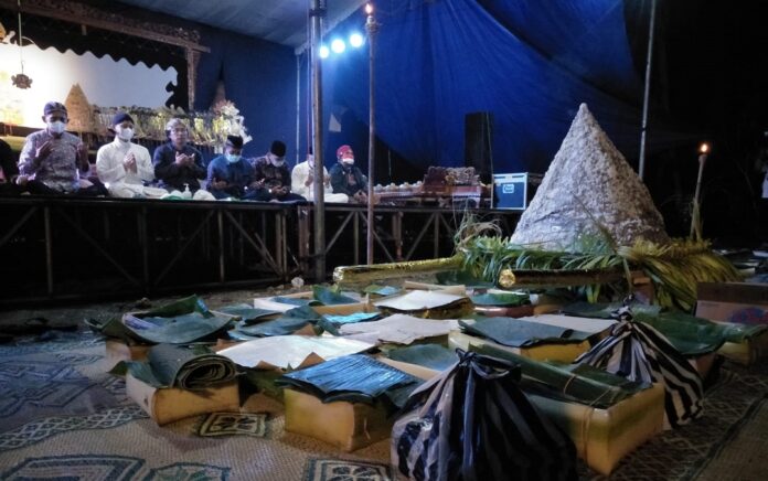 Masyarakat Desa Jajar, Trenggalek, Jawa Tengah, menggelar tradisi 'Megengan' dengan konsep pentas budaya. (Foto: Dokumen/Istimewa)