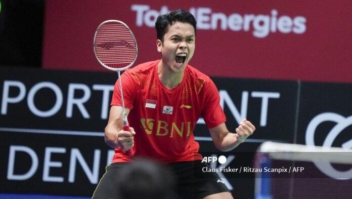 Fajar/Rian dan Jonatan Christie Bawa Trofi untuk Indonesia dalam turnamen Swiss Open 2022 (foto: istimewa)