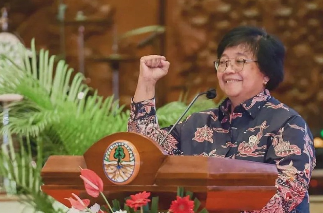Menteri Lingkungan Hidup dan Kehutanan (LHK), Siti Nurbaya saat memberikan pidato dan arahan saat acara Resepsi Peringatan Hari Bakti Rimbawan 2022, di Auditorium Manggala Wanabakti, Kamis (31/3).