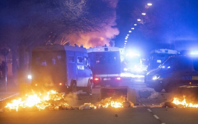 Swedia: Aksi Pembakaran Al-Qur’an oleh Paludan Picu Bentrokan
