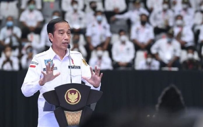 Presiden Joko Widodo saat menghadiri Silaturahmi Nasional Kepala Desa APDESI 2022 di Istora Senayan, Jakarta, Selasa (29/3/2022).(Foto: dok. Sekretariat Presiden)