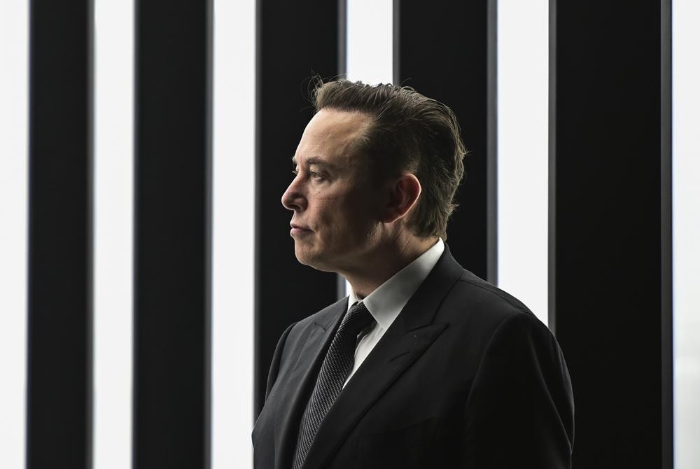 Elon Musk, CEO Tesla, menghadiri pembukaan pabrik Tesla Berlin Brandenburg di Gruenheide, Jerman, 22 Maret 2022. Foto: AP Photo.