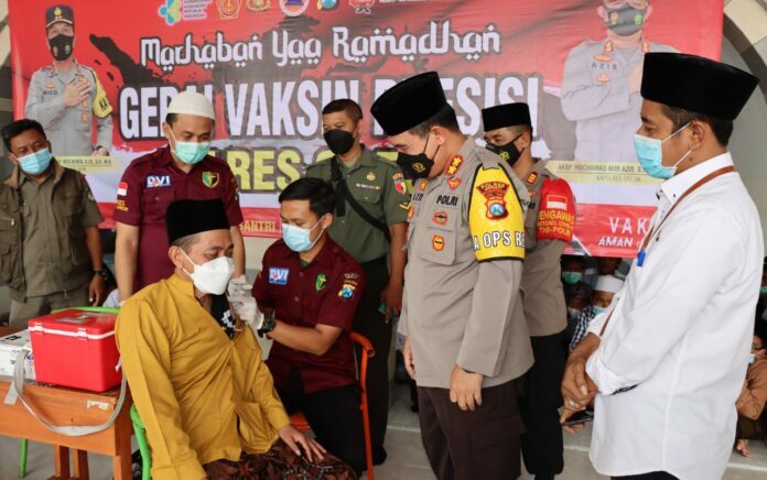 Bulan Ramadhan, Vaksinasi Booster Polres Gresik Sasar Ratusan Santri