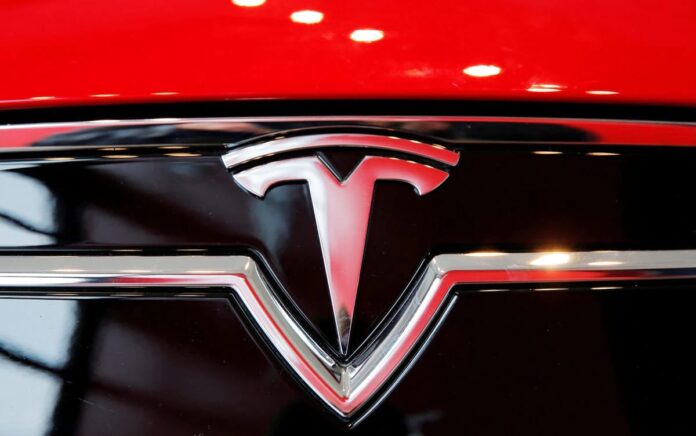 Musk Janjikan 'Robotaxi Khusus' Dengan Tampilan Futuristik dari Tesla