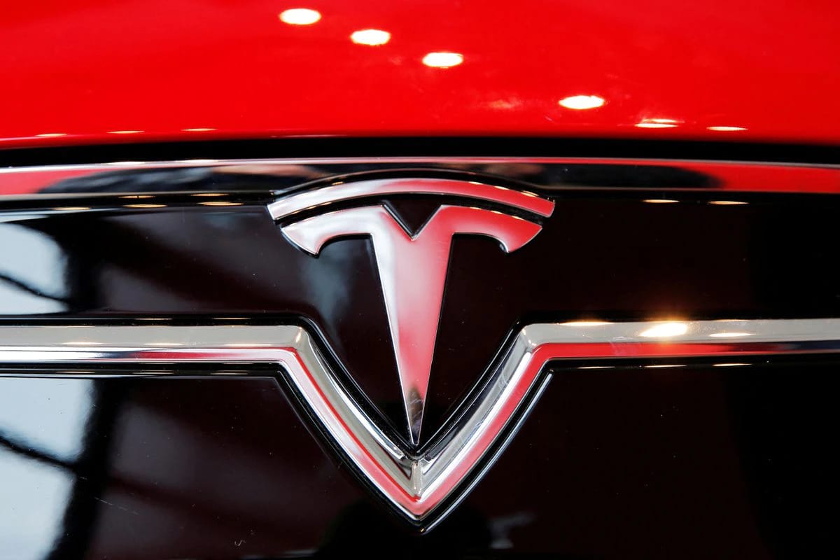 Musk Janjikan 'Robotaxi Khusus' Dengan Tampilan Futuristik dari Tesla