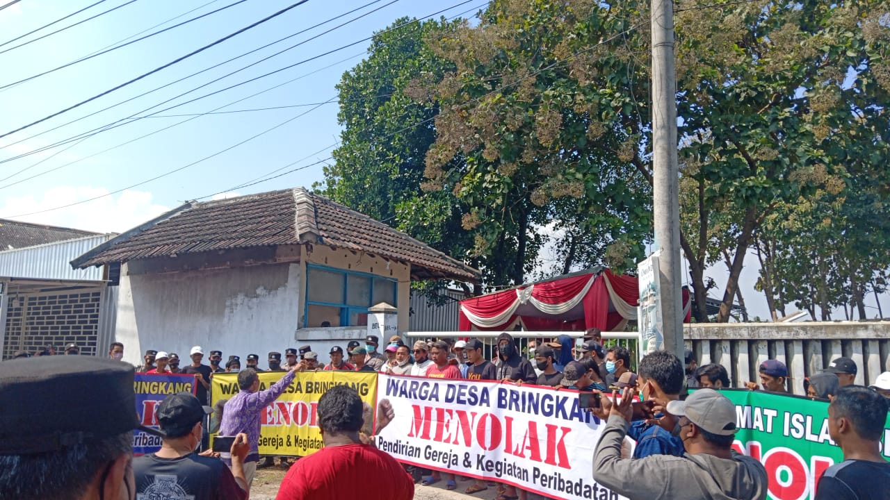 Izin Bermasalah, Warga Bringkang Menganti Gresik Tolak Pendirian Gereja