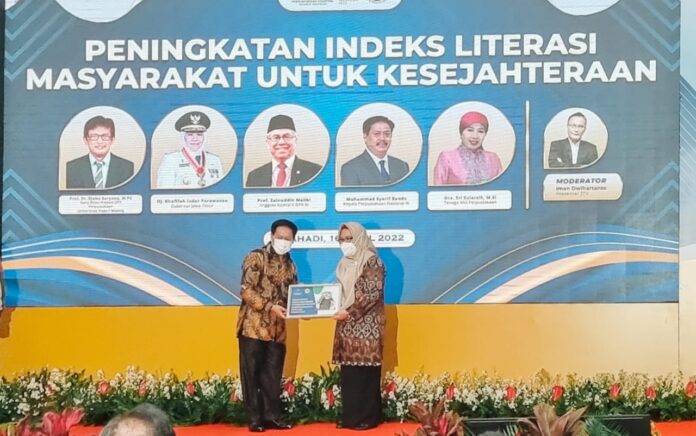 Gresik Terima Bantuan Pojok Baca Digital