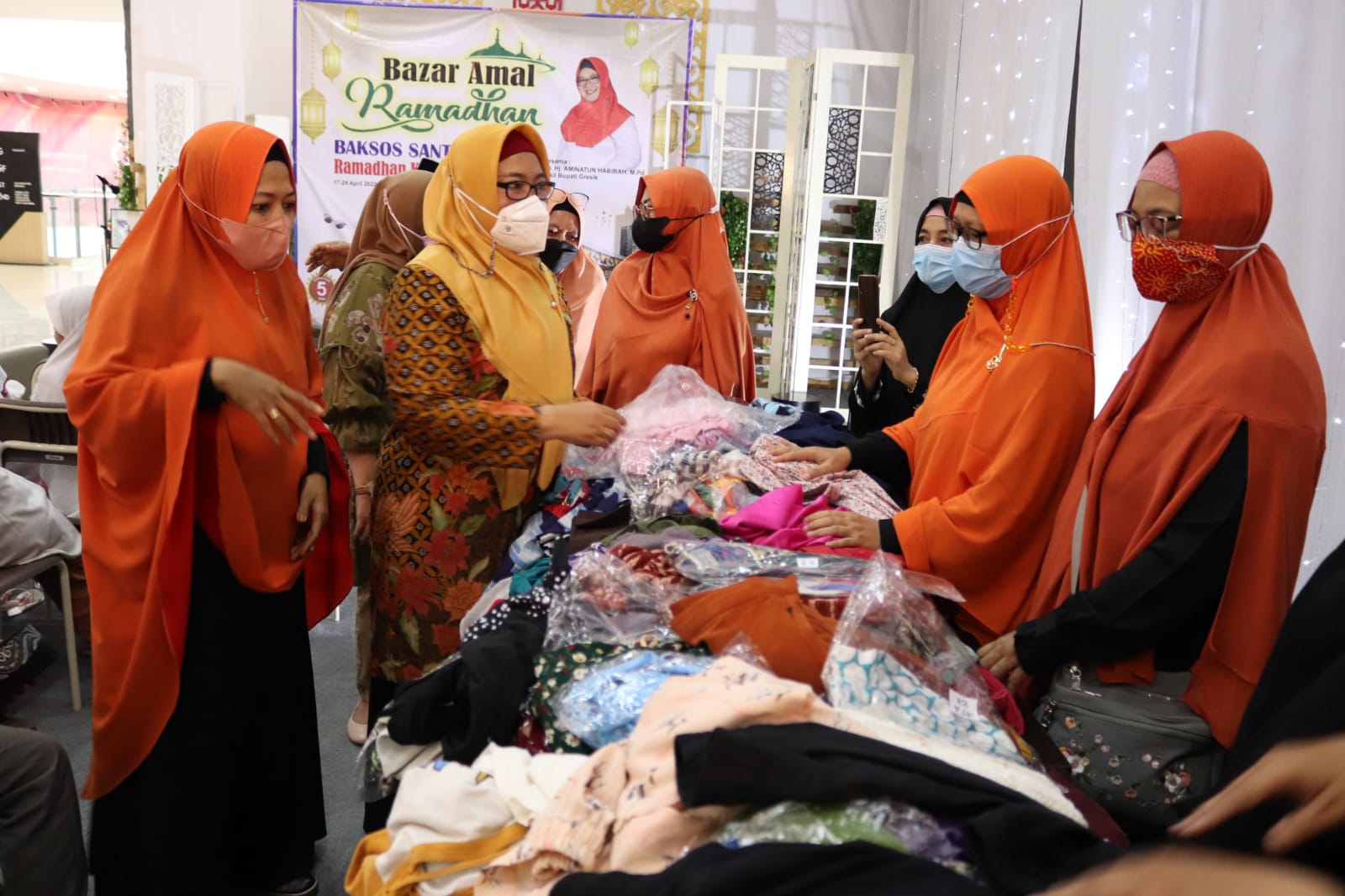 Bazar Amal Ramadhan di Gresik, Jual Pakaian Bekas Layak Pakai